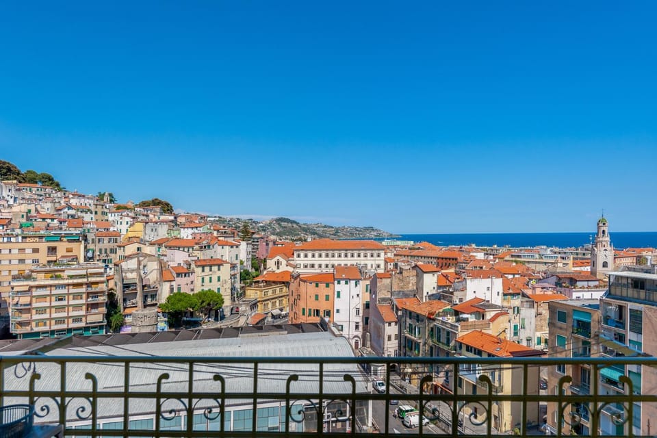 Neighbourhood, Balcony/Terrace, City view, Sea view, Street view
