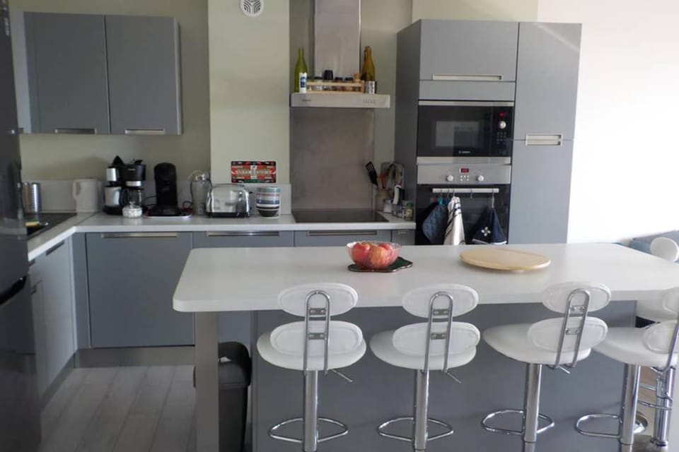 Kitchen or kitchenette, Dining area, Communal kitchen
