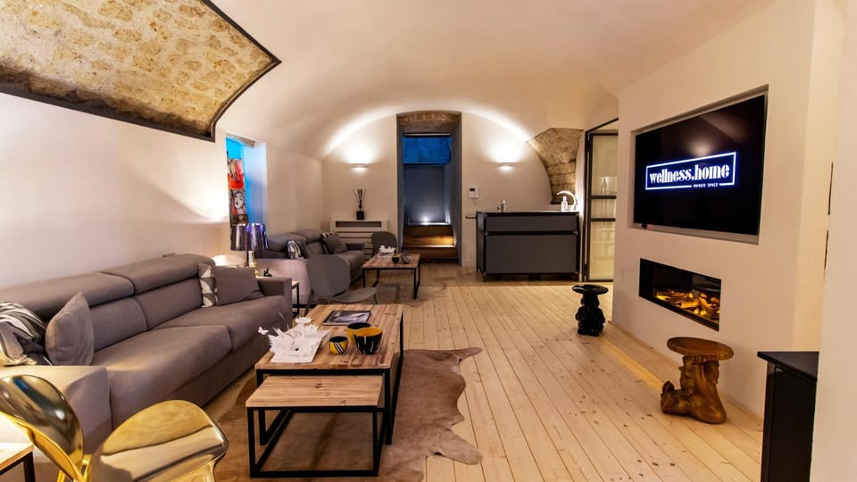 TV and multimedia, Lounge or bar