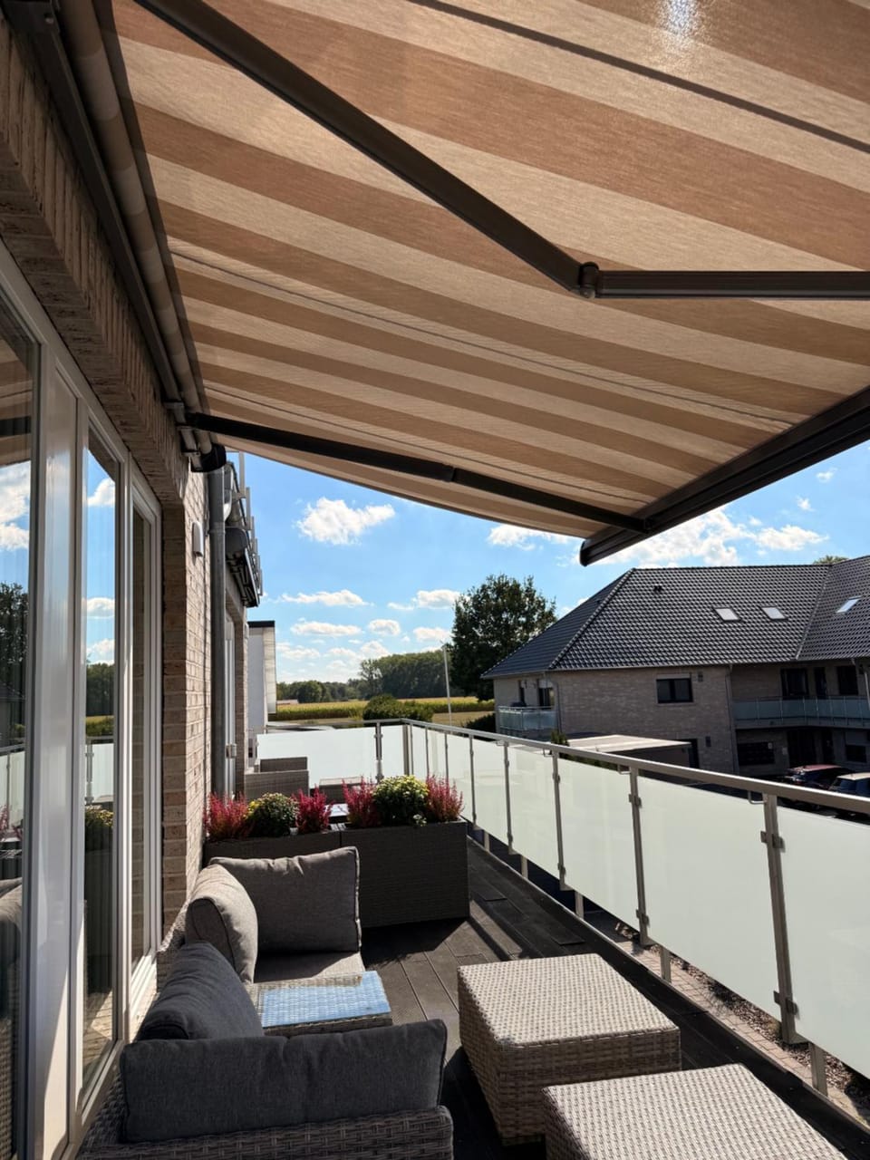 View (from property/room), Balcony/Terrace, Living room, Seating area