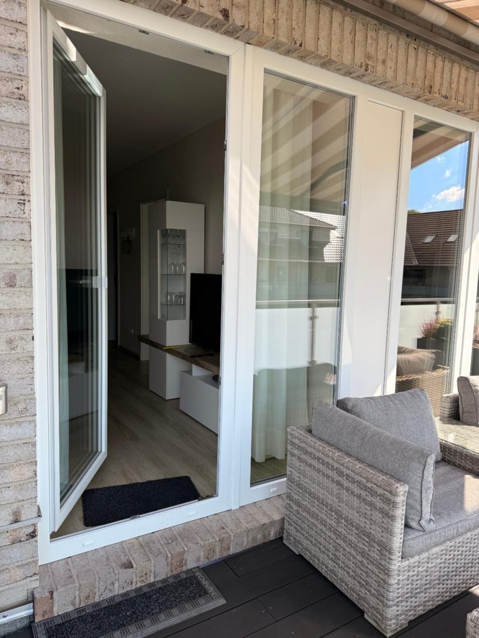 View (from property/room), Balcony/Terrace, Living room, Seating area
