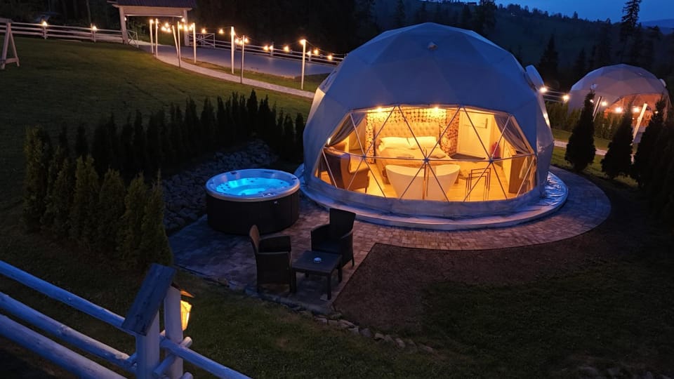 Garden, Hot Tub