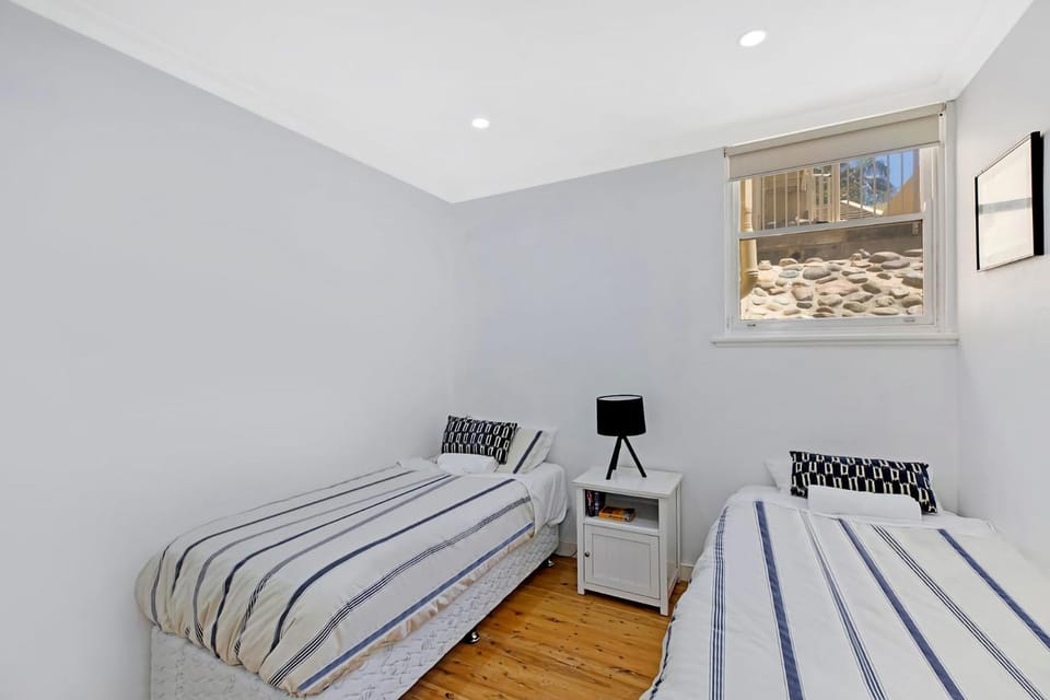 Golden Sands 1 - Absolute Beachfront Apartment in The Entrance