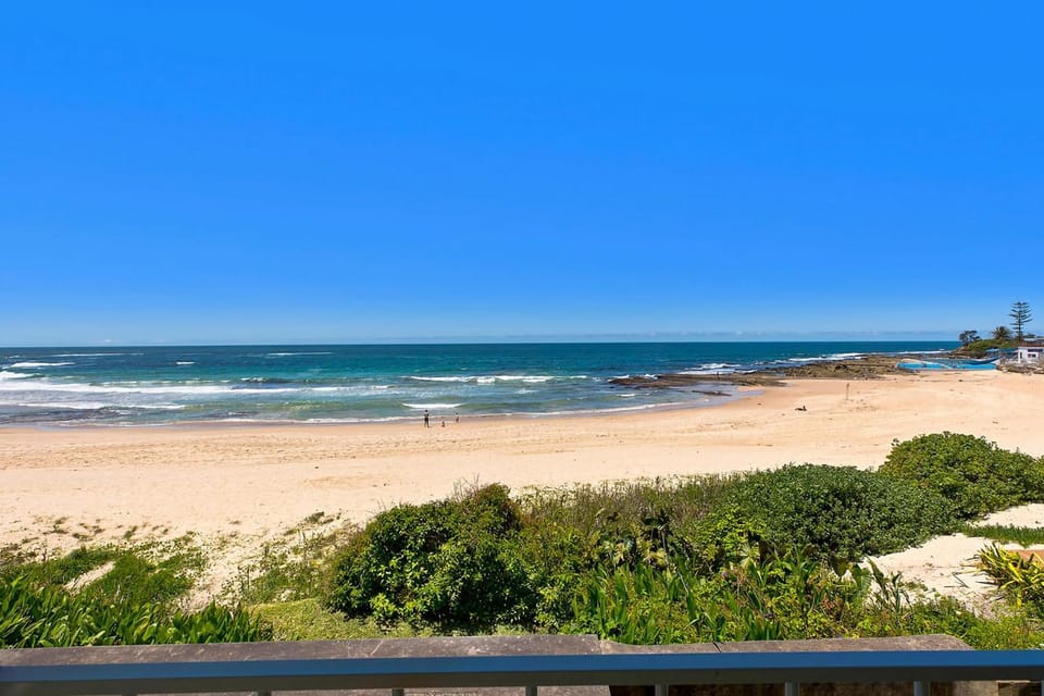 Golden Sands 1 - Absolute Beachfront Apartment in The Entrance