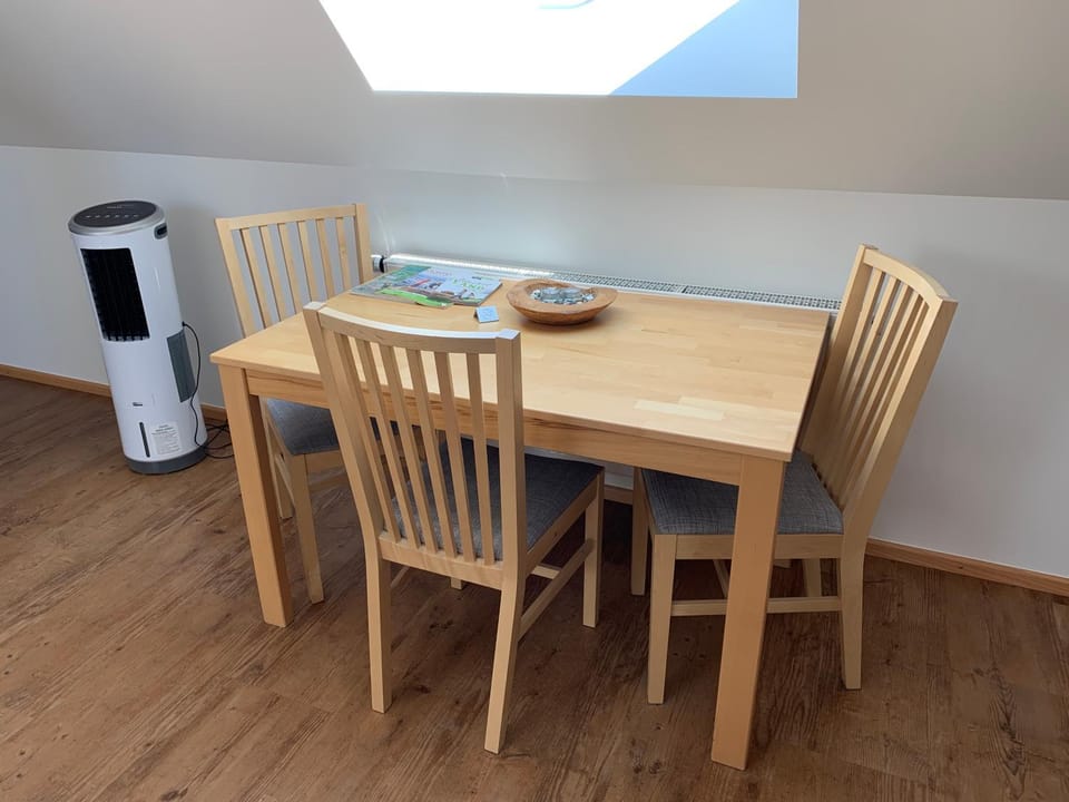 Seating area, Dining area, Area and facilities