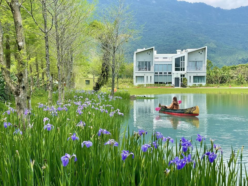 Property building, Garden, Garden, Garden view, Garden view, Lake view, Lake view