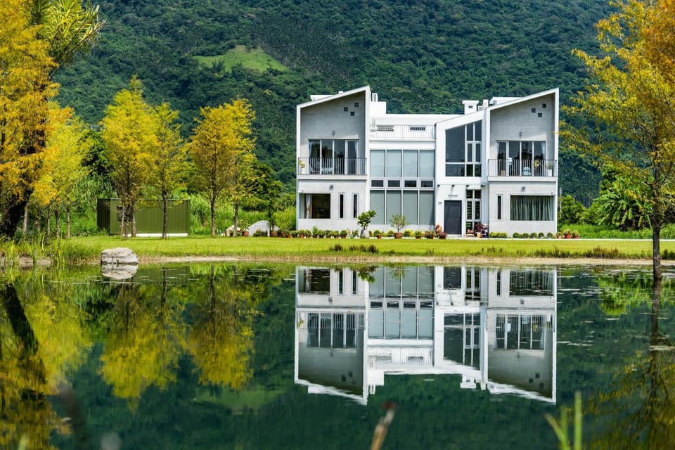Property building, Day, Natural landscape, Lake view, Mountain view