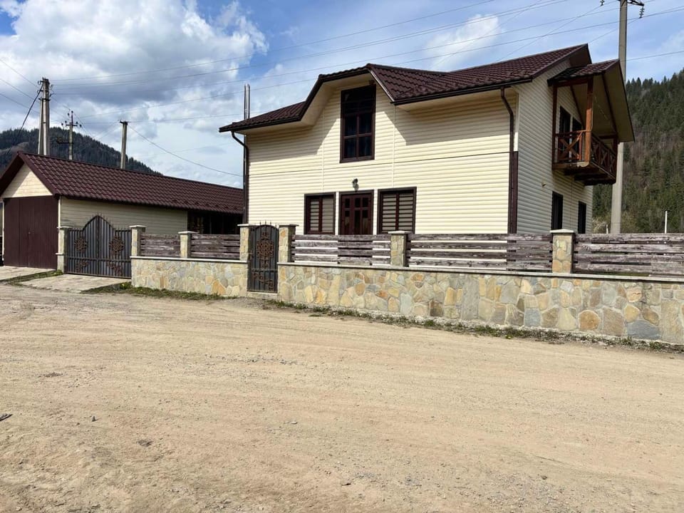 Гірська роса Apartment in Ukraine