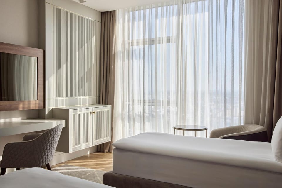 Shower, Toilet, People, TV and multimedia, Coffee/tea facilities, Photo of the whole room, Family, minibar, safe