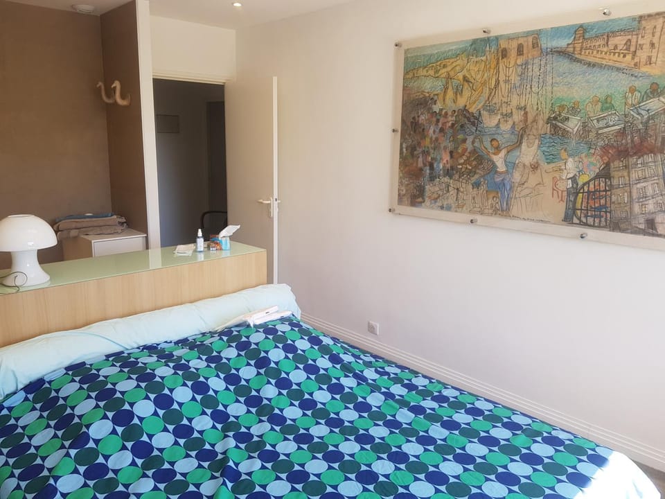 PALAIS LUMIERE : la ''Chambre Blanche'' Vacation rental in La Ciotat