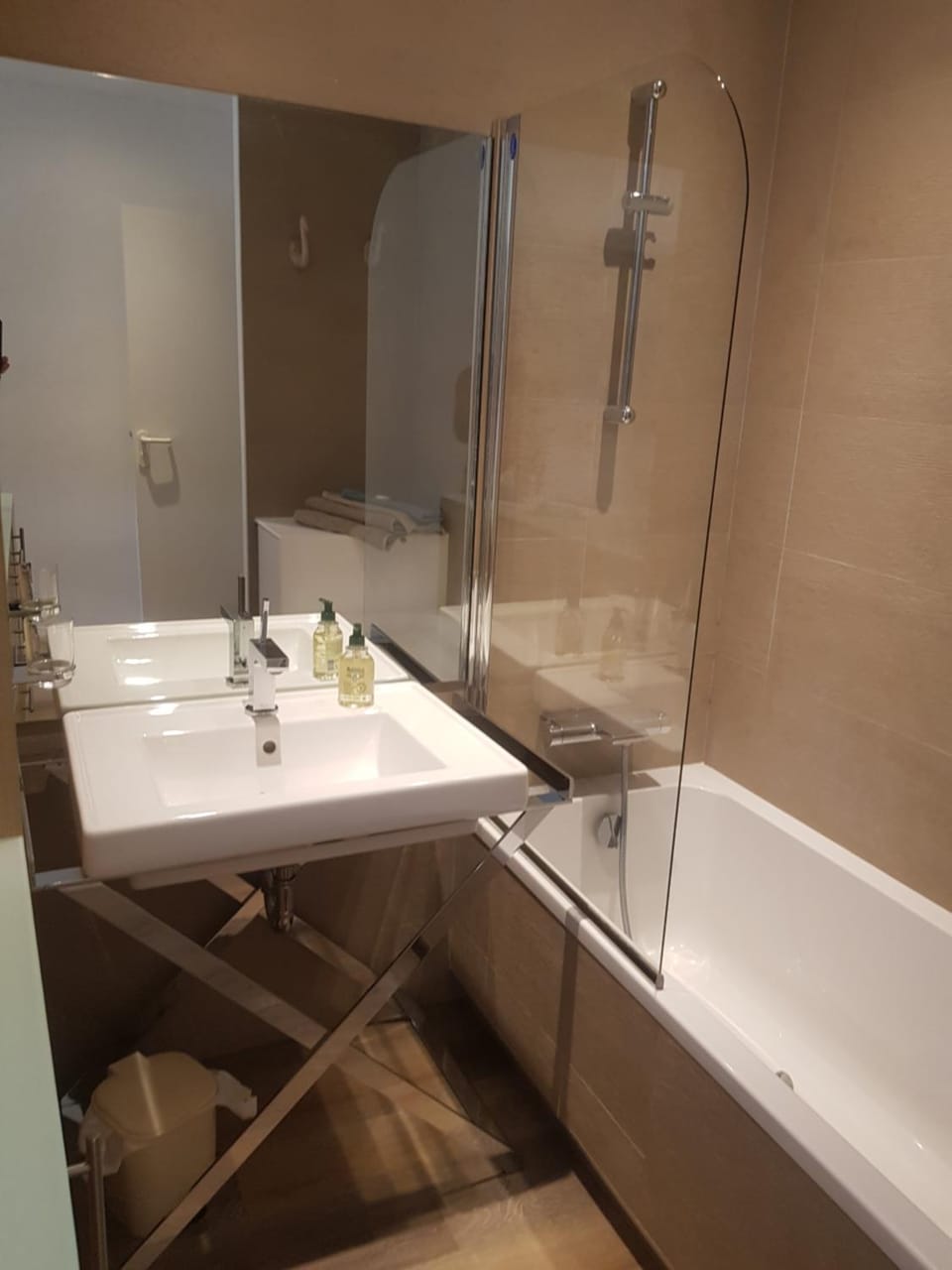 PALAIS LUMIERE : la ''Chambre Blanche'' Vacation rental in La Ciotat