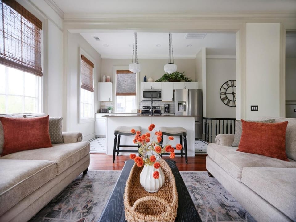 111 Waldburg street Beautifully Renovated Historic 5 bedroom 5 bath Bed and Breakfast in Savannah
