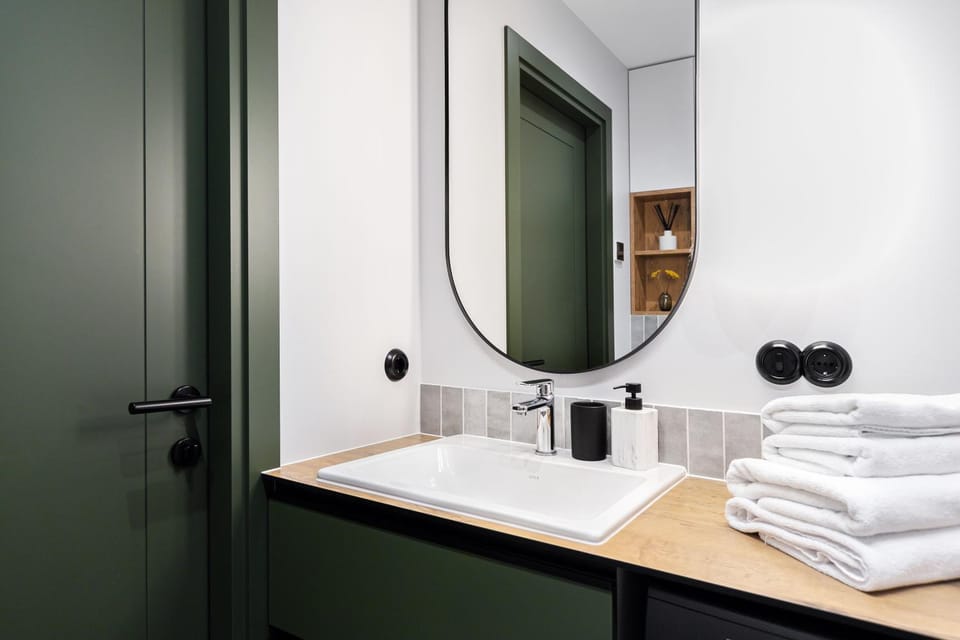 Bathroom, towels