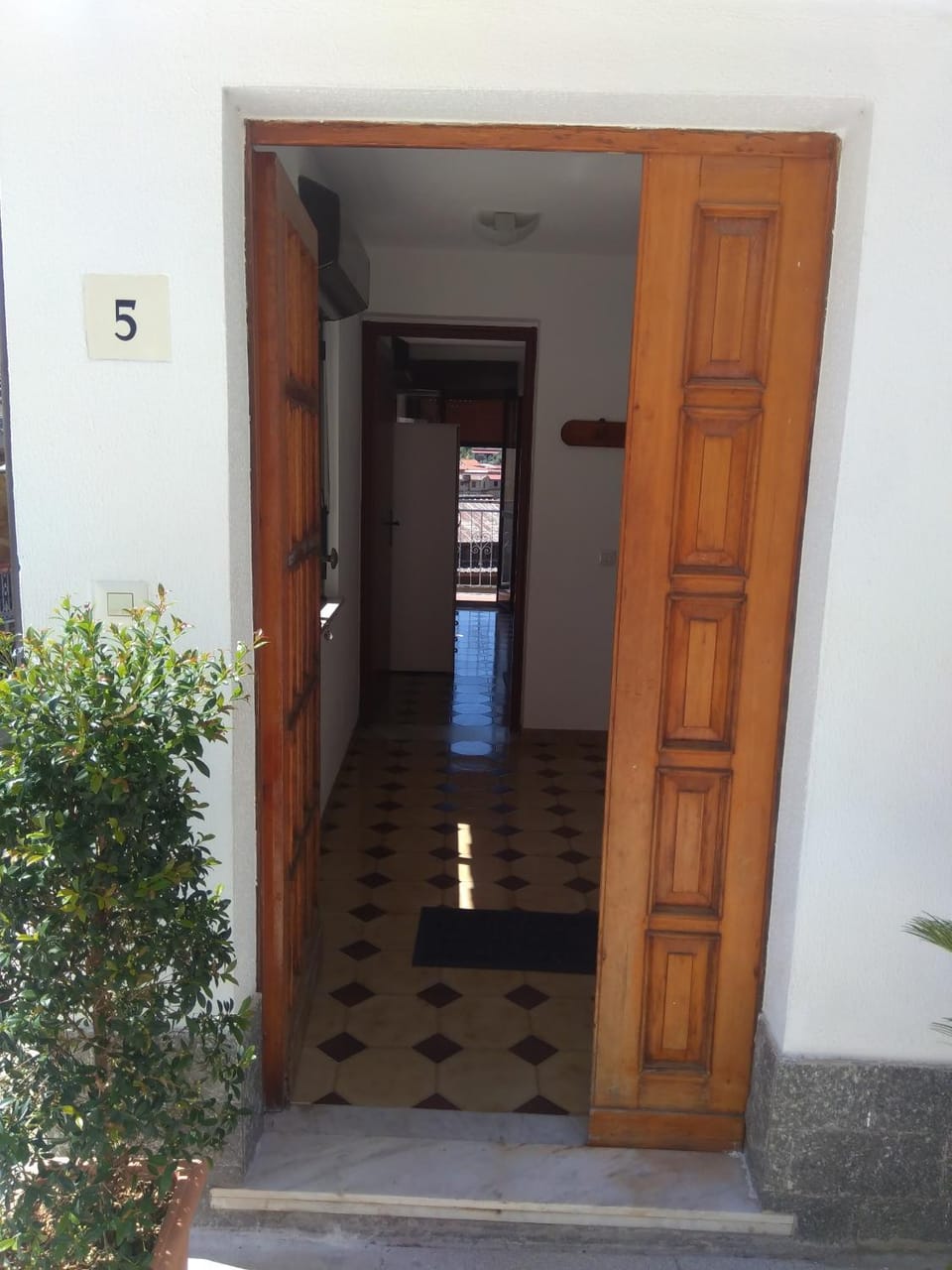 Facade/entrance