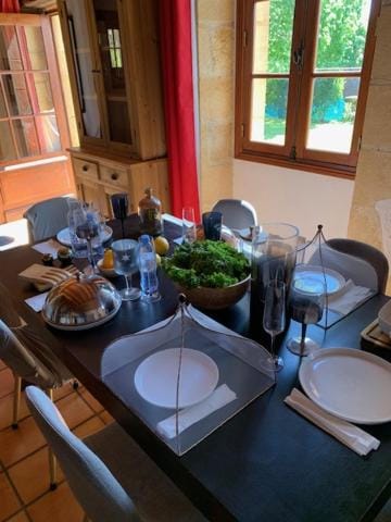 Maison Les Volets Rouges, vue panoramique et piscine privée-côté Sarlat- House in Occitanie