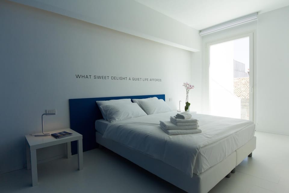Day, Bedroom