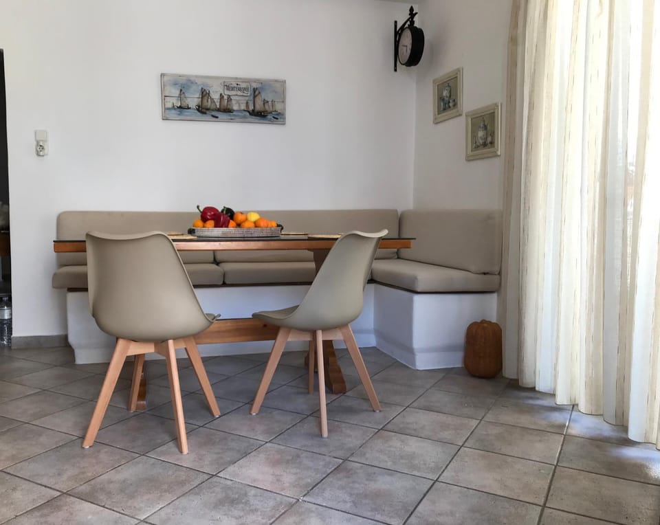 Seating area, Dining area