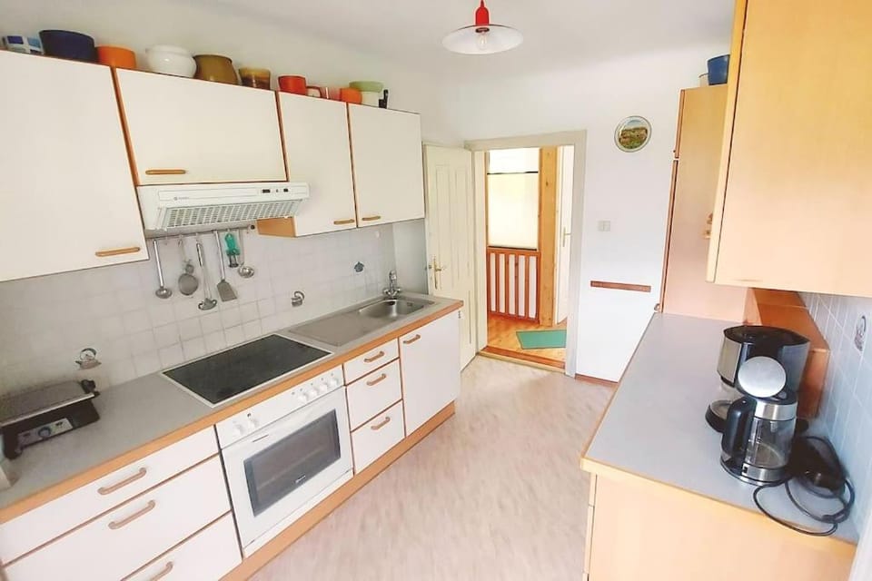 Kitchen or kitchenette, pet friendly, stove
