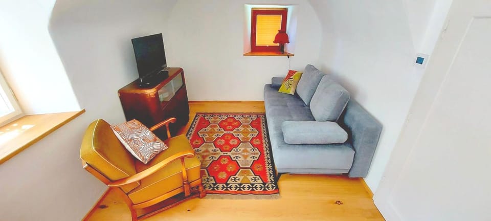 TV and multimedia, Seating area