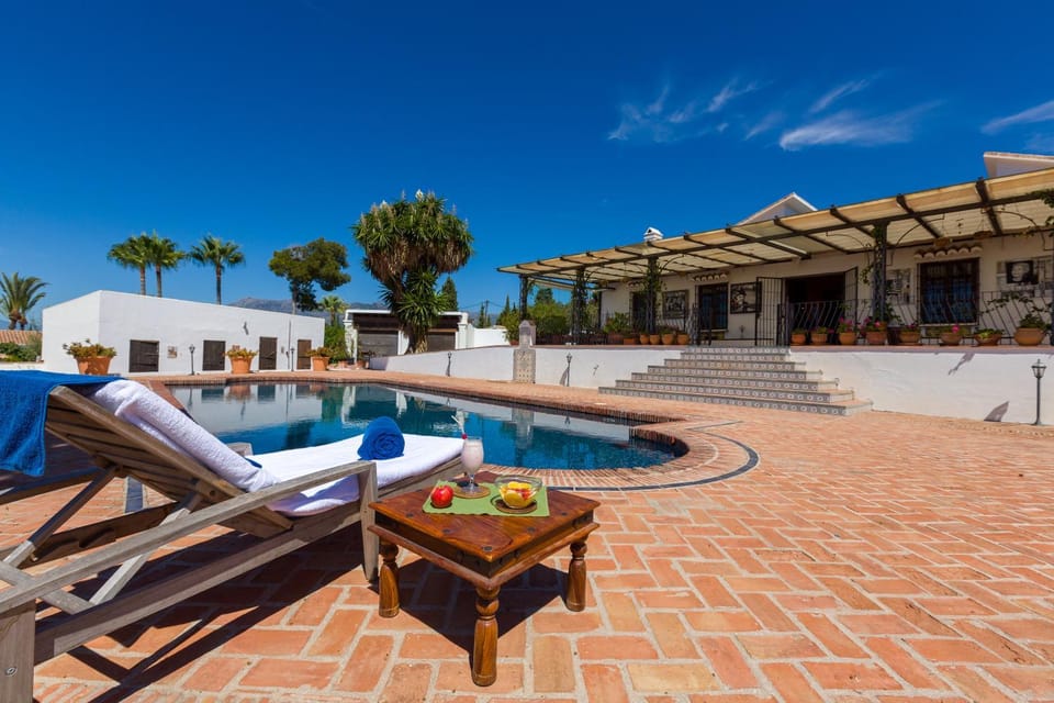 Decorative detail, Garden view, Pool view, Swimming pool