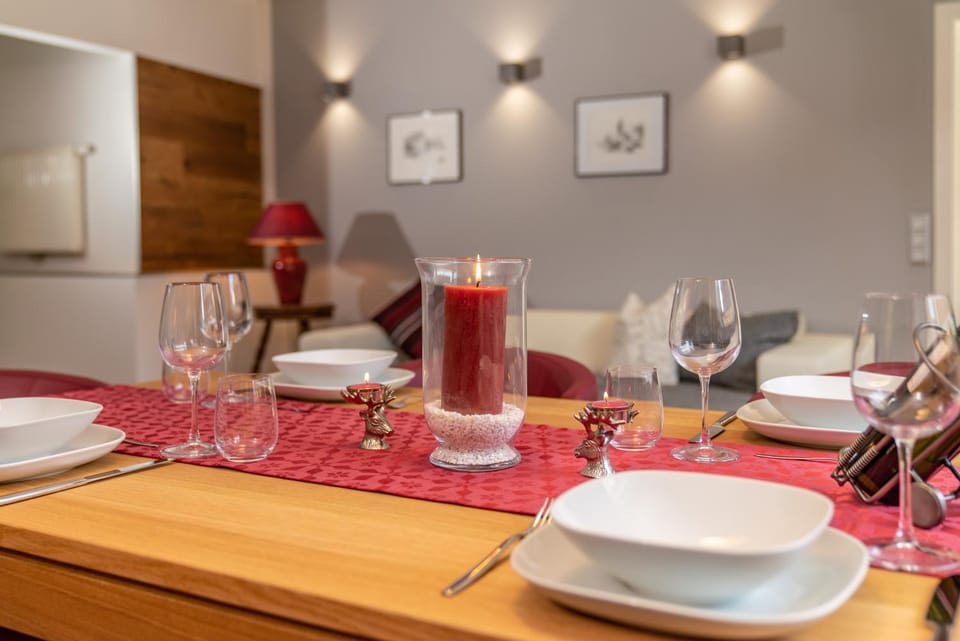 Seating area, Dining area
