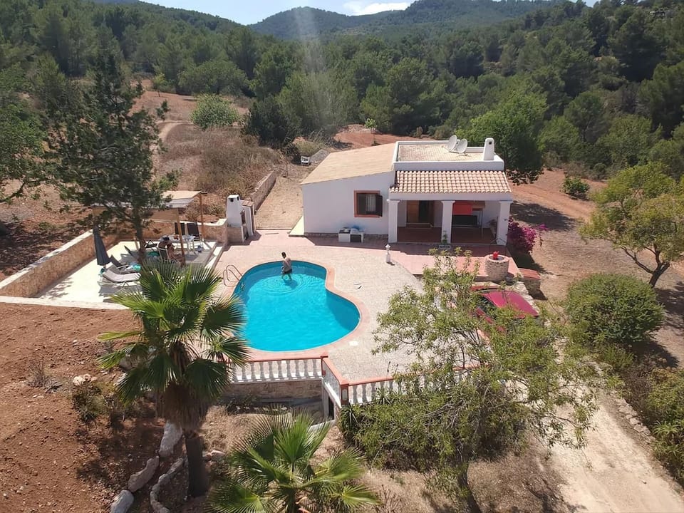 Property building, Natural landscape, Bird's eye view, Mountain view, Swimming pool