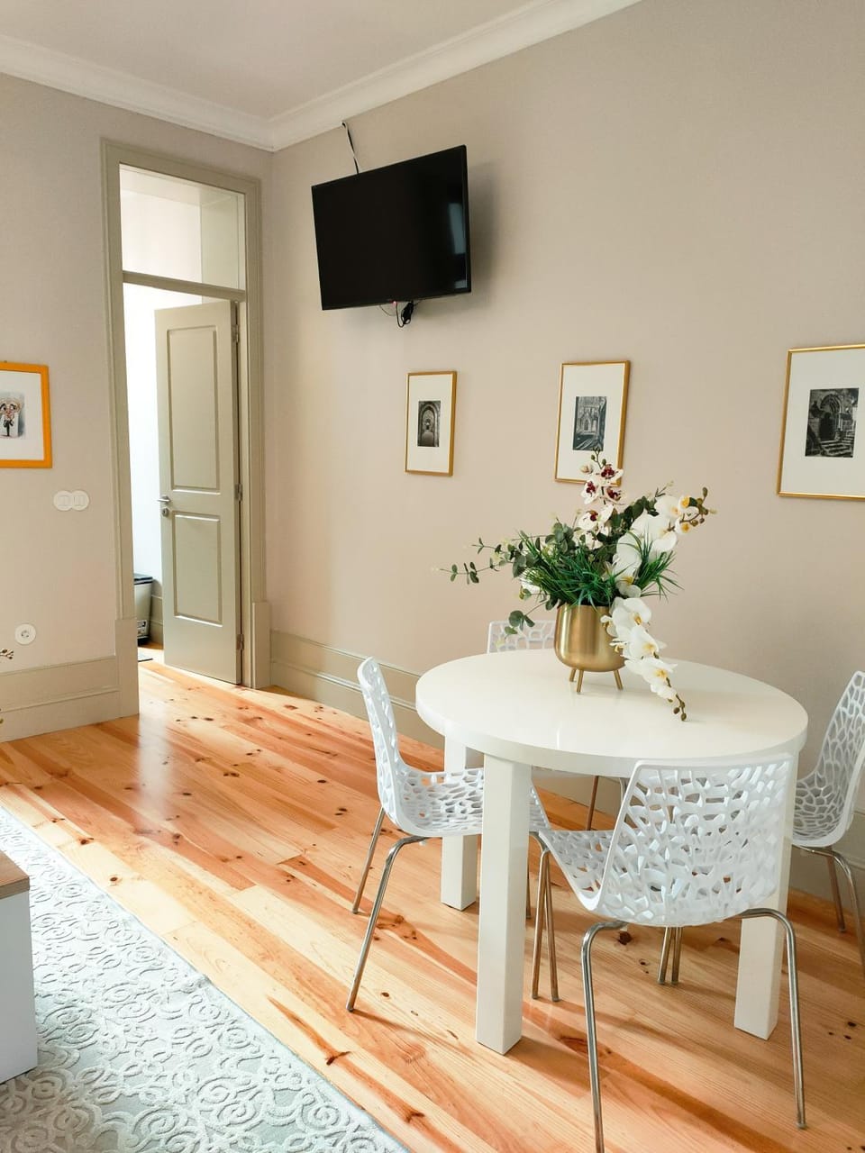 Living room, Dining area