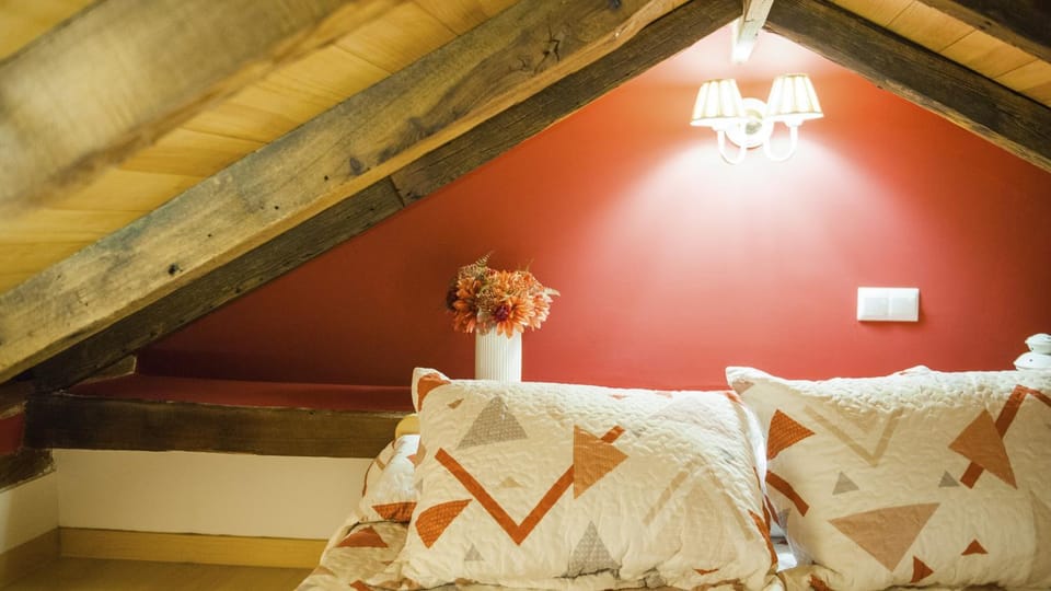 Photo of the whole room, Bedroom