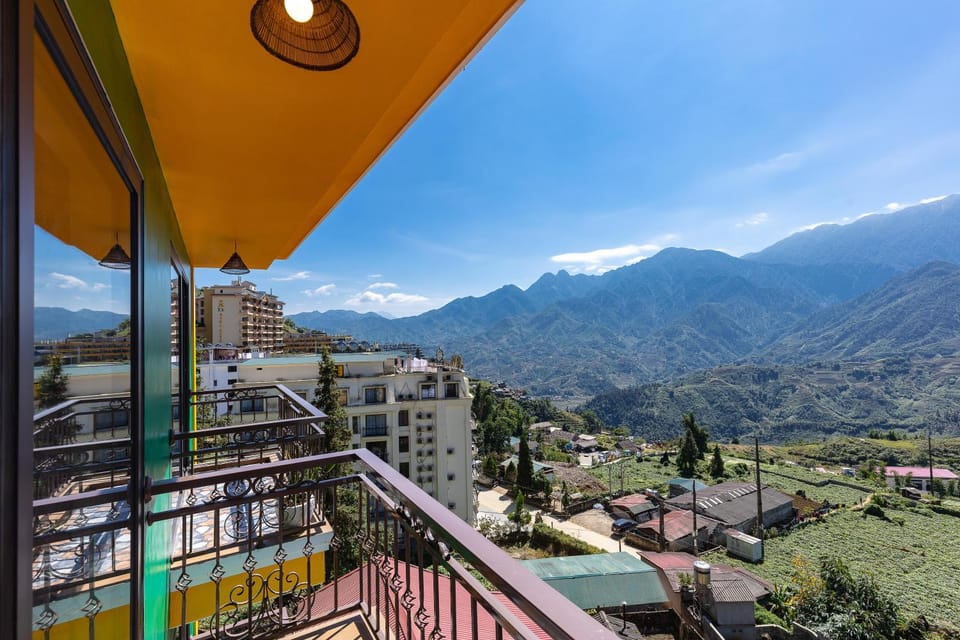 View (from property/room), Balcony/Terrace, Mountain view