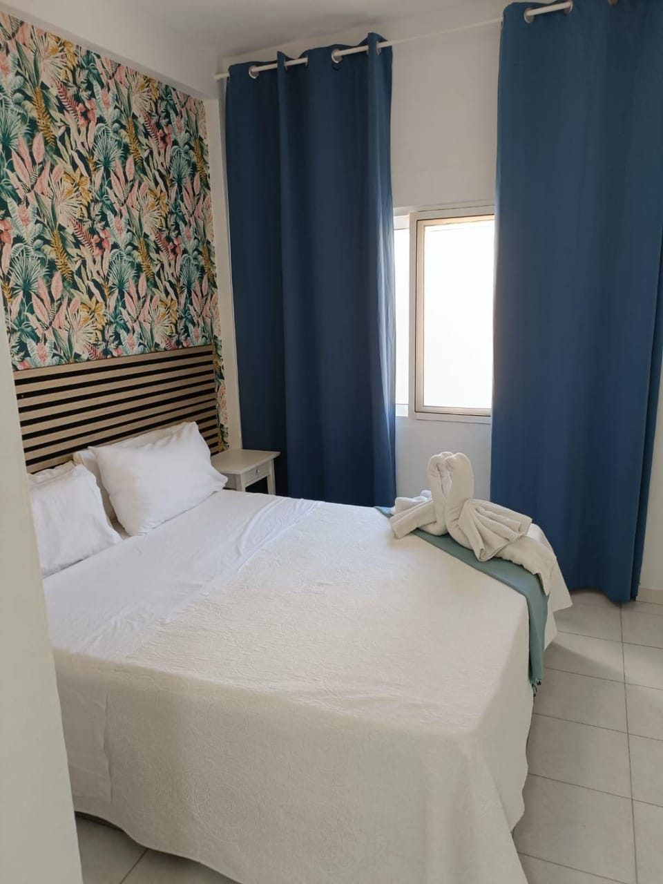 Bed, Photo of the whole room, towels