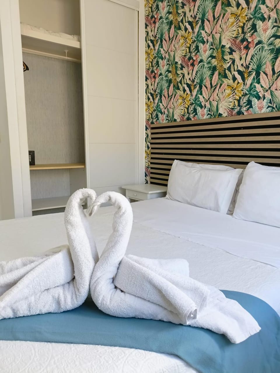 Bed, Photo of the whole room, Bedroom, towels