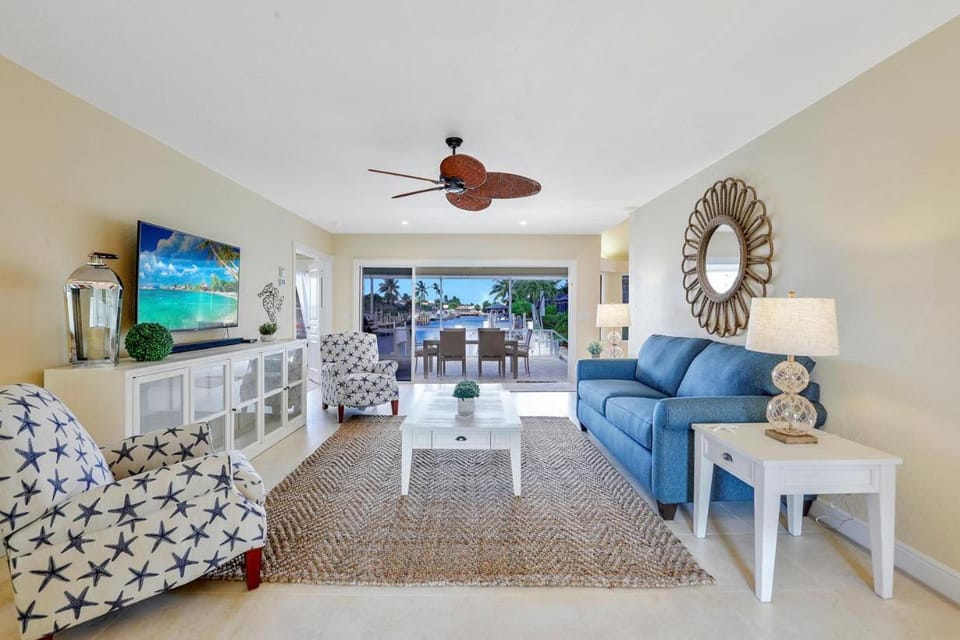 Waterfront home with pool and foosball table House in Marco Island