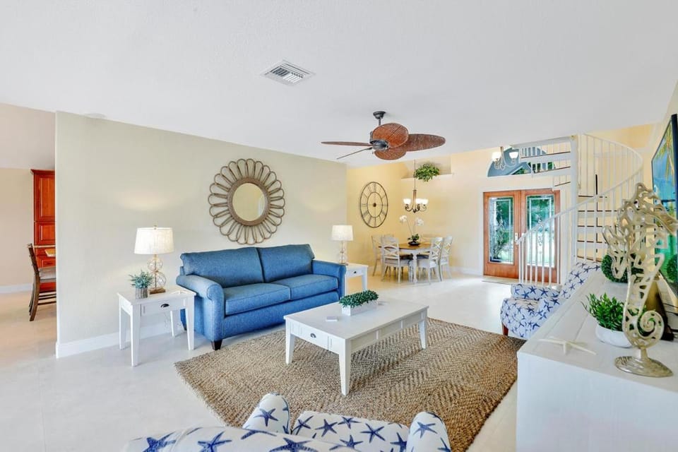 Waterfront home with pool and foosball table House in Marco Island