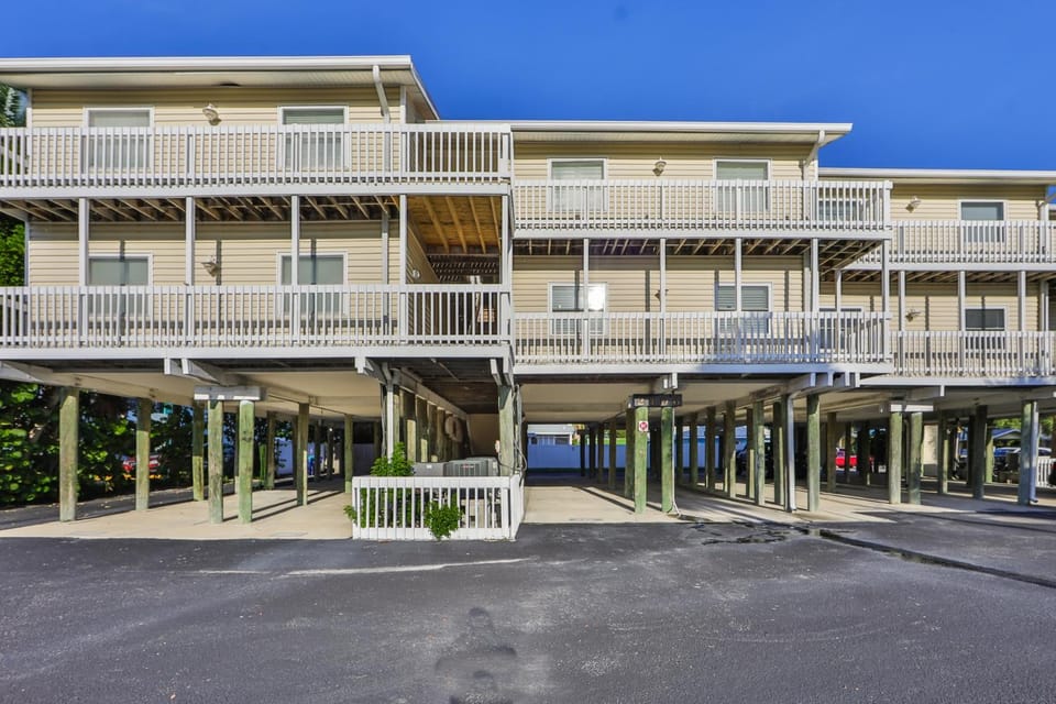 Property building, Balcony/Terrace, Street view