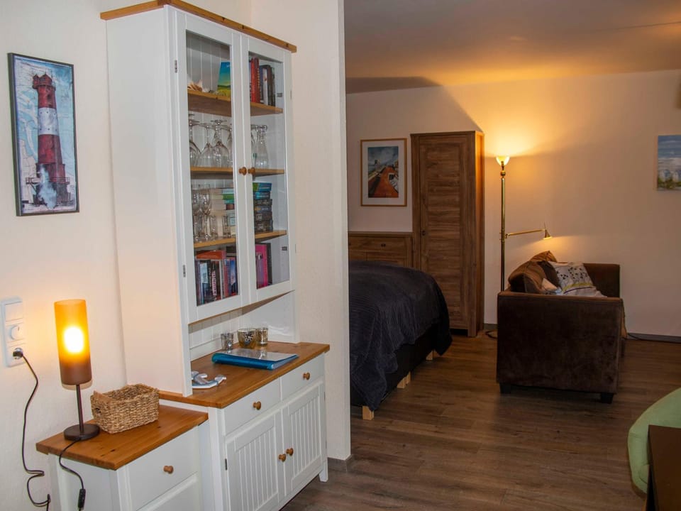 Living room, Photo of the whole room, Seating area, hair dresser