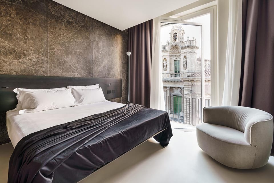 Shower, Property building, Nearby landmark, Restaurant/places to eat, Spring, Bed, Summer, Sauna, Steam room, Bathroom, View (from property/room), Balcony/Terrace, Spa and wellness centre/facilities, Autumn, City view, Landmark view, Mountain view, Street view, Breakfast, Seasons