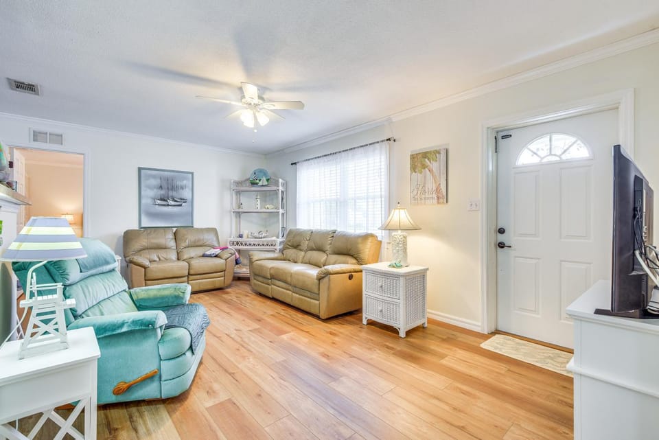 1 Mi to Anna Maria Island: Pet-Friendly Retreat House in Cortez