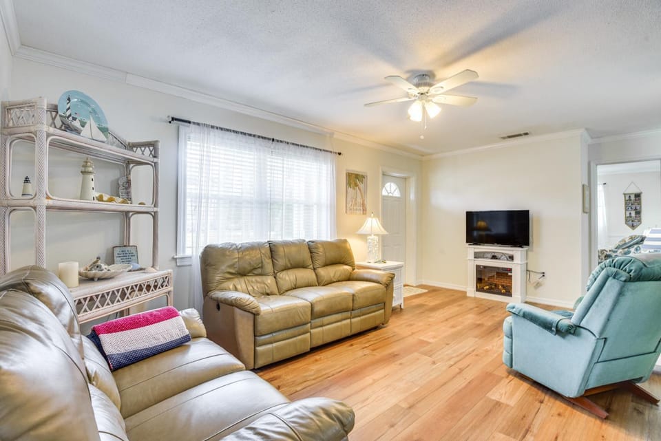 1 Mi to Anna Maria Island: Pet-Friendly Retreat House in Cortez