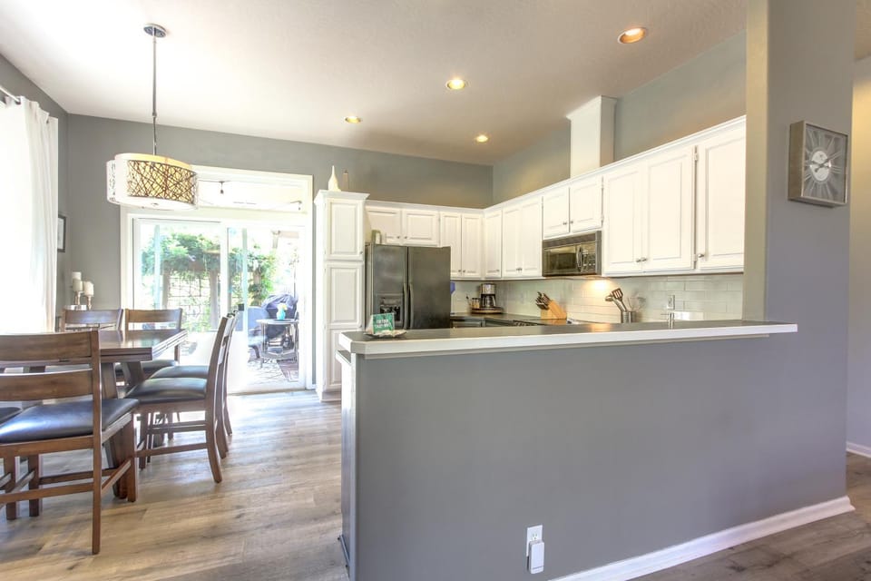 Pet-Friendly Home with Yard, 2 Mi to Autzen Stadium House in Springfield