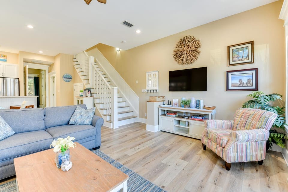 Bright & Modern Townhome: Steps to Miramar Beach! House in Miramar Beach