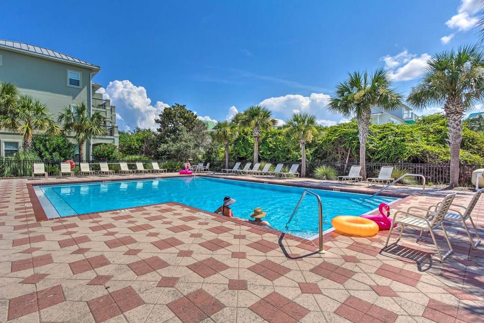 Bright & Modern Townhome: Steps to Miramar Beach! House in Miramar Beach