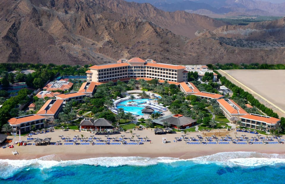 Property building, Facade/entrance, Bird's eye view, Garden, Beach, Beach, Sea view, Swimming pool