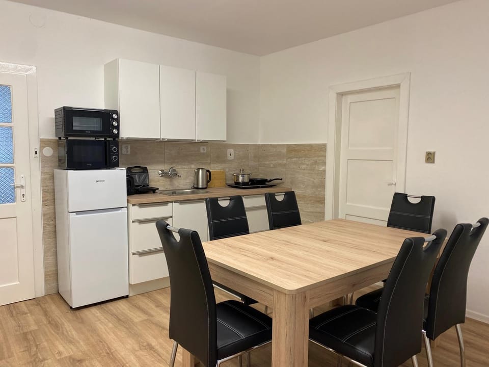 Kitchen or kitchenette, Dining area, oven, stove, toaster