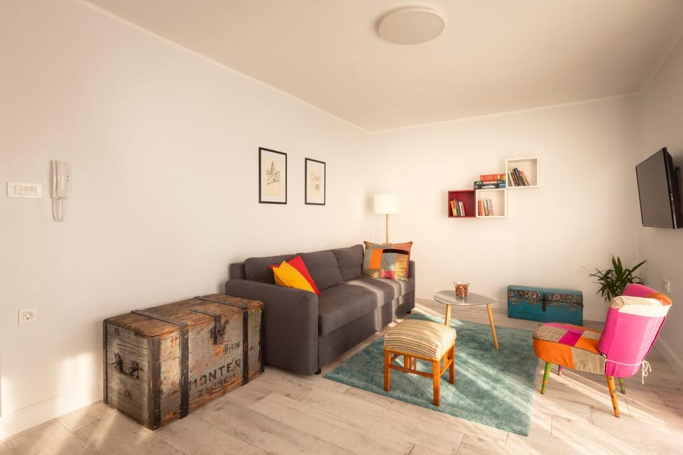 Living room, Photo of the whole room, Seating area