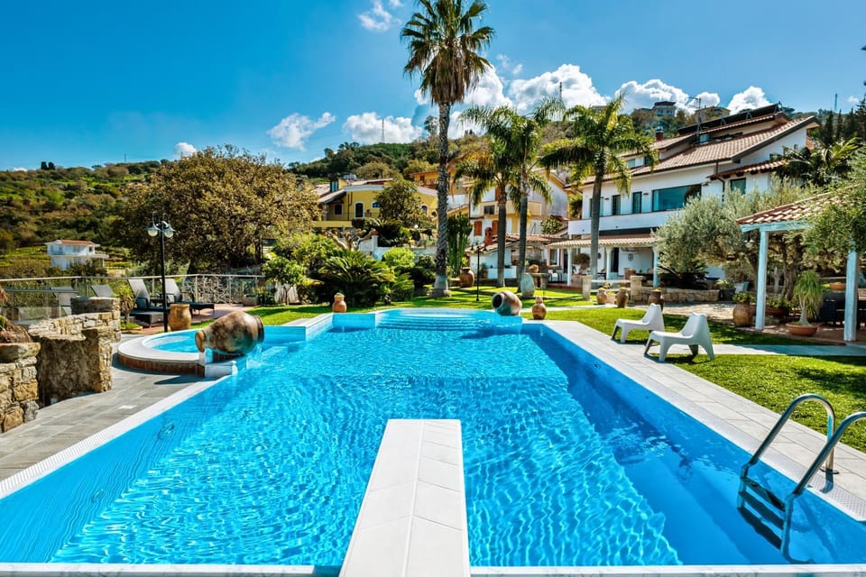 Property building, Spring, Day, Natural landscape, Garden, Garden view, Pool view, Swimming pool, sunbed
