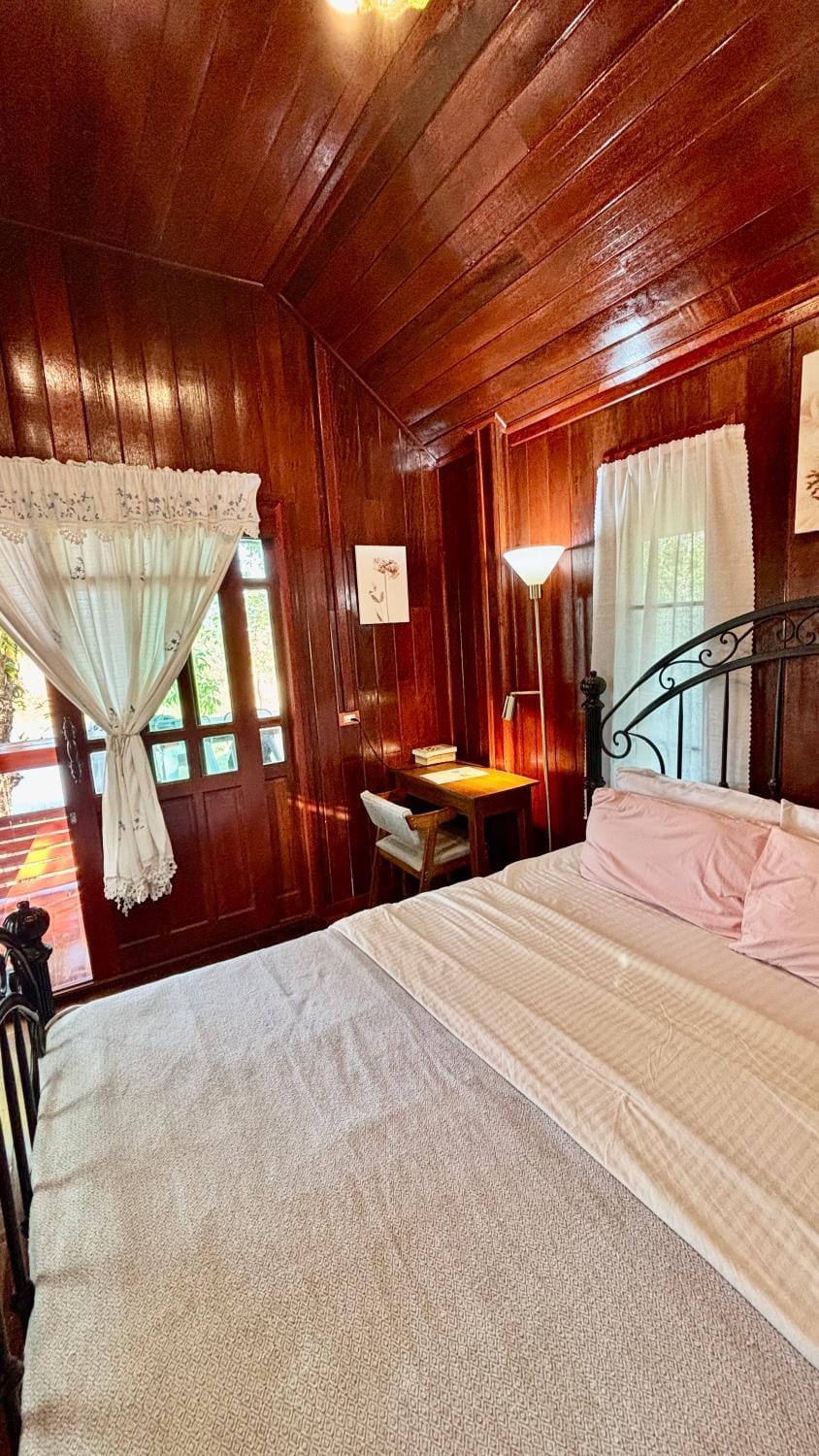 Rang Robin Farmstay with swimming pool Bed and Breakfast in Laos