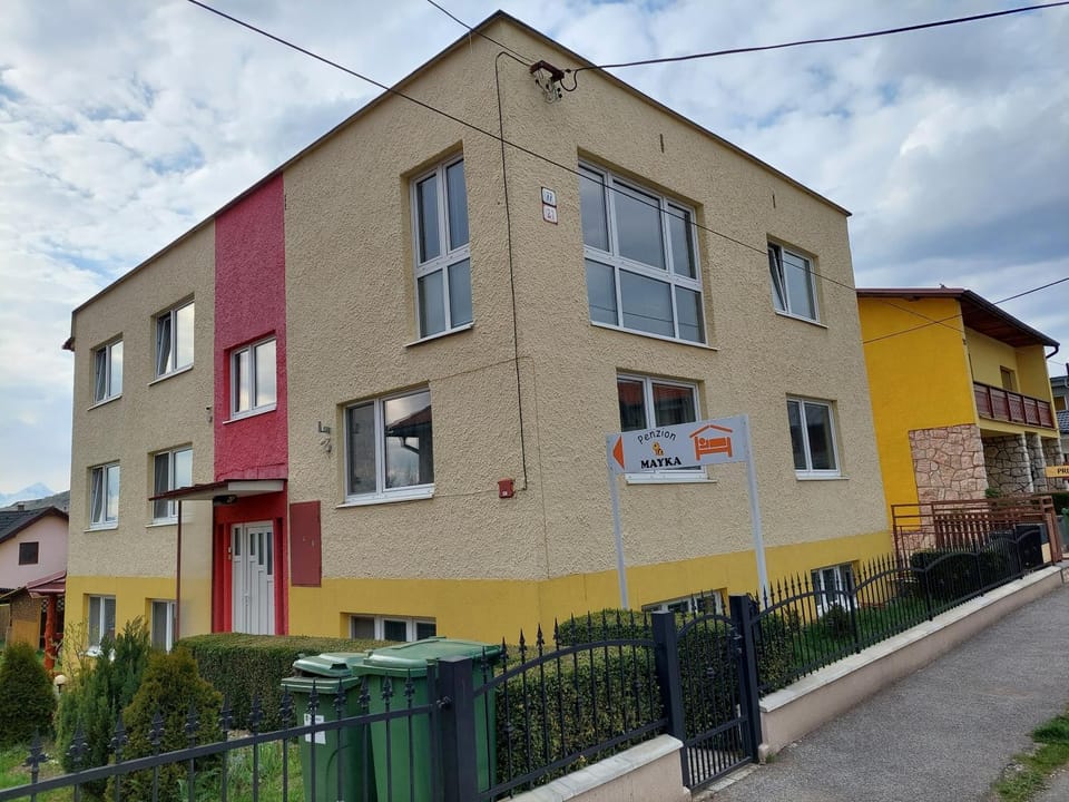 Property building, Neighbourhood