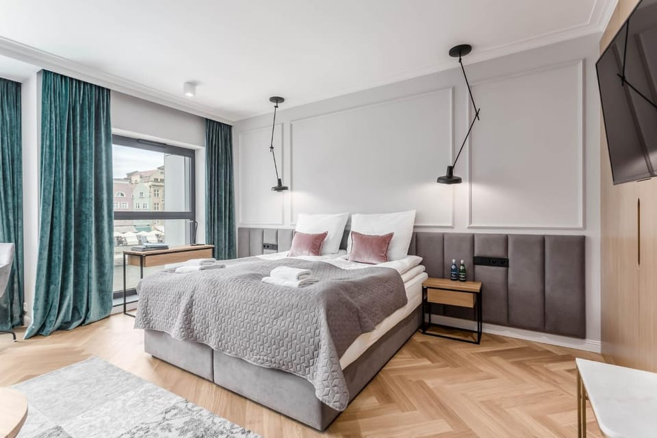 Bed, TV and multimedia, Photo of the whole room, Bedroom, towels