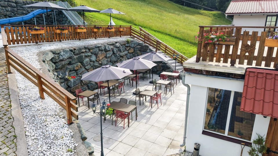 Property building, Restaurant/places to eat