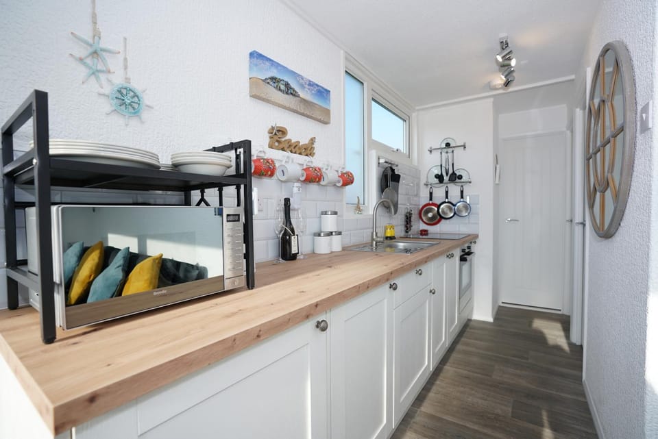 Kitchen or kitchenette, kitchen